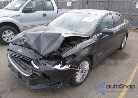 2015 Ford Fusion Hybrid S z USA, uszkodzony, nr VIN 3FA6P0UU8FR307885